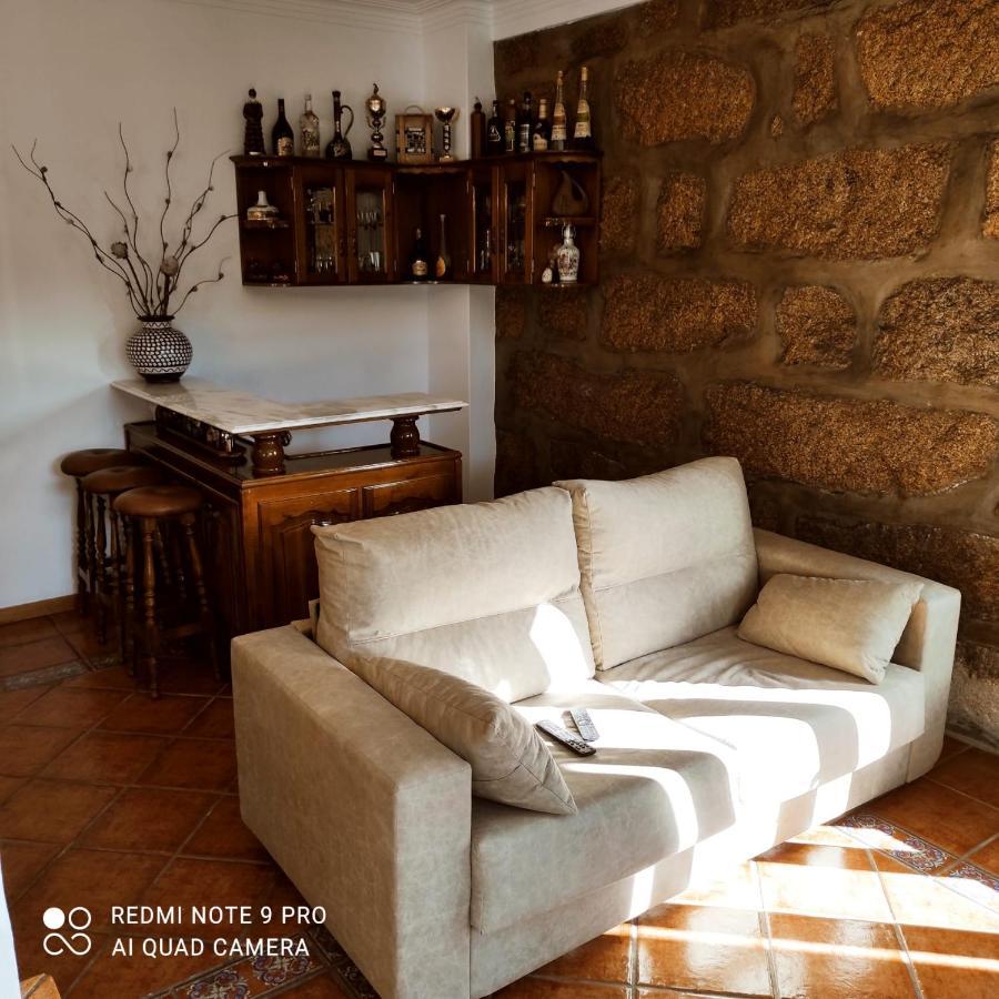 Casa Alem Rio - Quartos Para 6 Hospedes Em Санту-Тірсу Екстер'єр фото